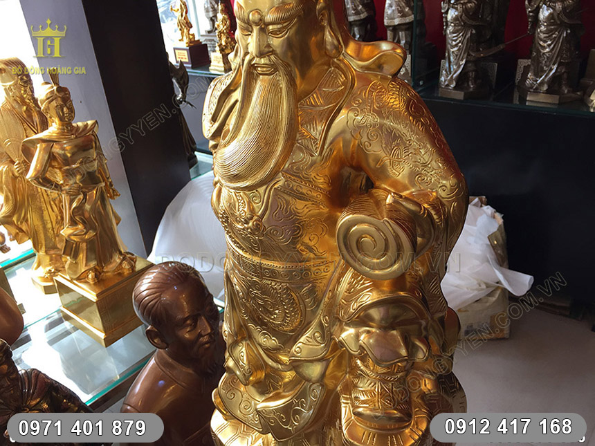 tượng quan c&ocirc;ng thếp v&agrave;ng