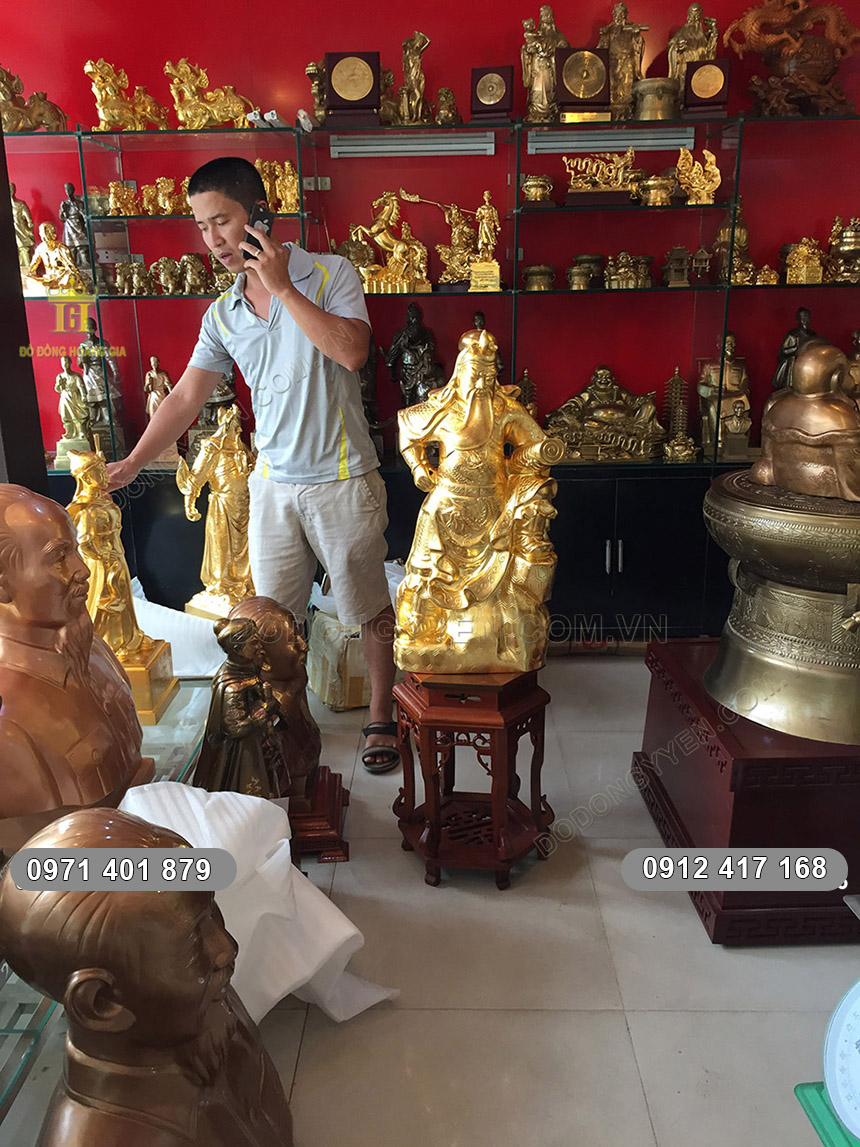 tượng quan c&ocirc;ng thếp v&agrave;ng