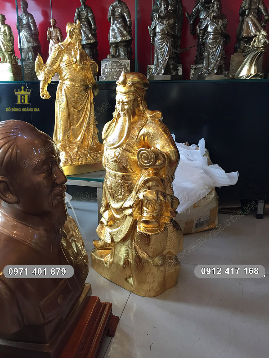 tượng quan c&ocirc;ng thếp v&agrave;ng