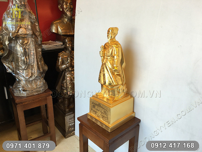 Tượng Trần Quốc Tuấn &Aacute;m Rồng D&aacute;t V&agrave;ng