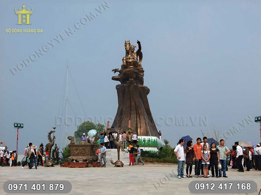 Tượng Đ&agrave;i Th&aacute;nh Gi&oacute;ng S&oacute;c Sơn