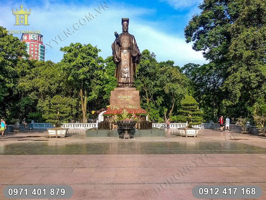 Tượng đ&agrave;i vua L&yacute; Th&aacute;i Tổ