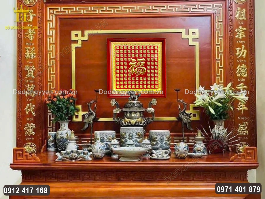 H&igrave;nh ảnh tranh chữ B&aacute;ch Ph&uacute;c treo tại kh&ocirc;ng gian ph&ograve;ng thờ 