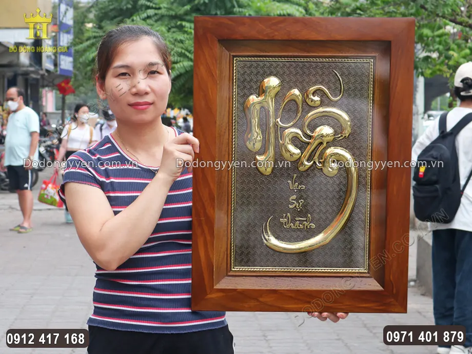 Tranh Chữ Nhẫn Bằng Đồng V&agrave;ng Nền Cổ