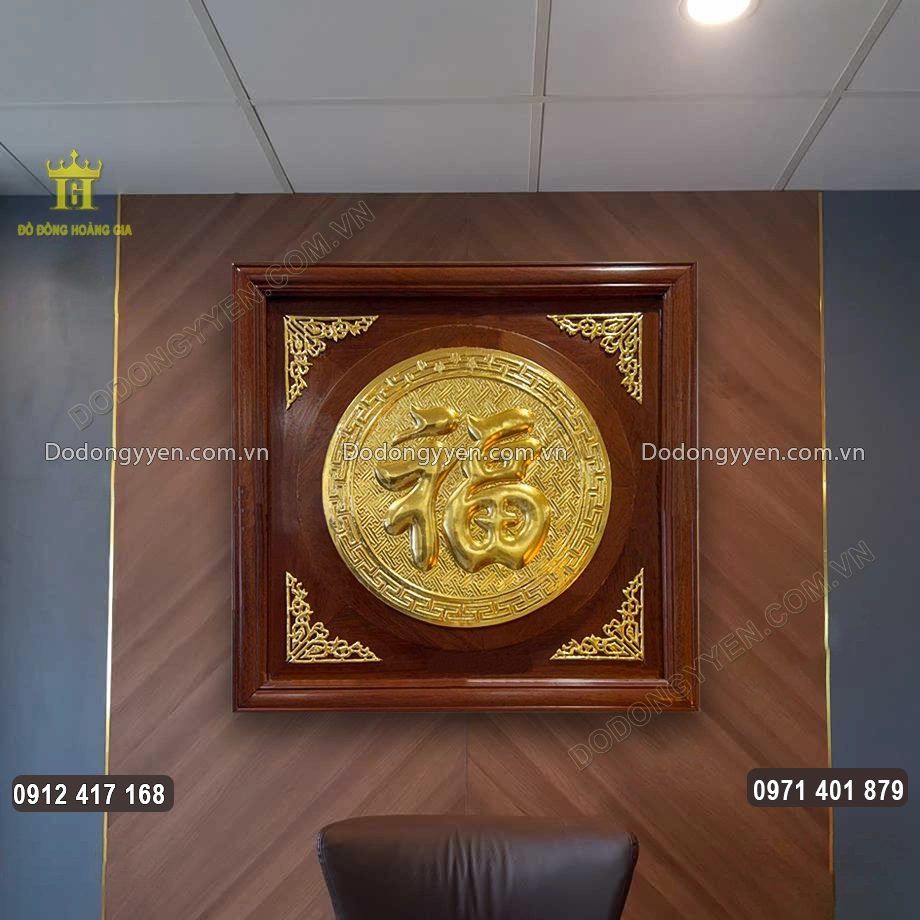 Hình ảnh bức tranh chữ Phúc tại không gian làm việc của gia chủ