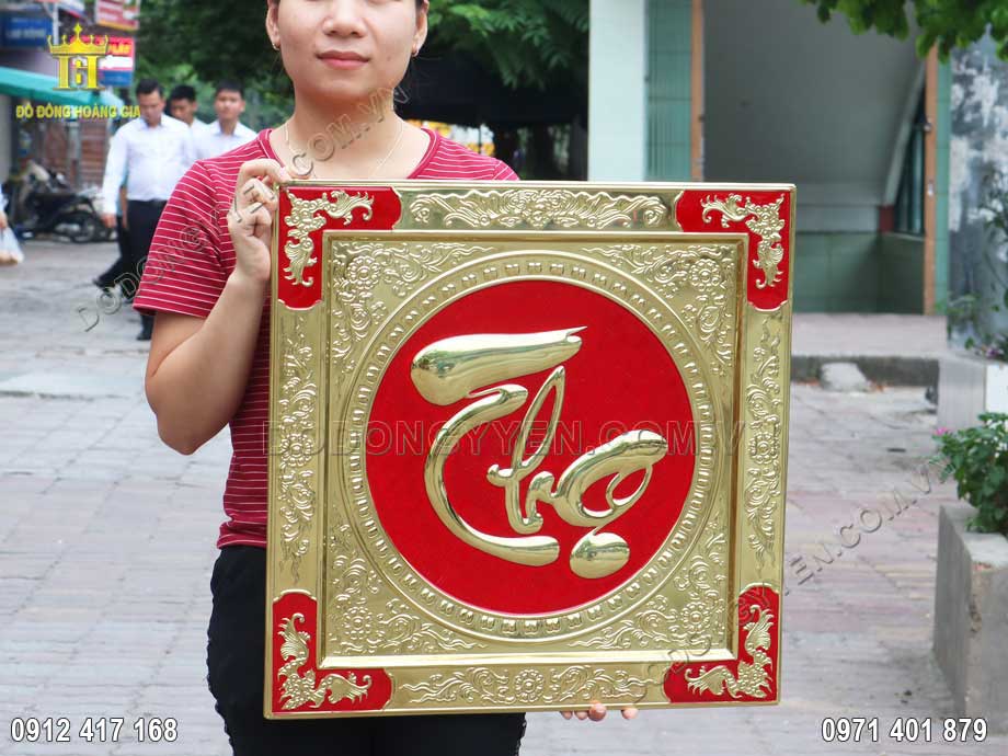 Tranh chữ Thọ thư ph&aacute;p được chế t&aacute;c ho&agrave;n to&agrave;n từ nguy&ecirc;n liệu đồng v&agrave;ng thanh khiết