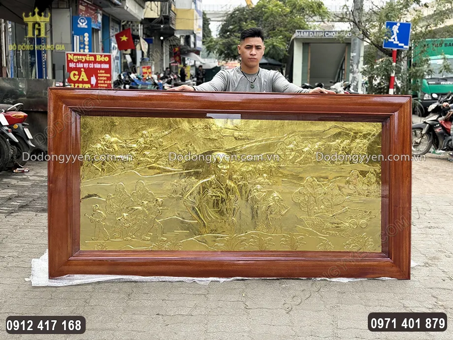 Tranh Đồng Bác Đang Cùng Chúng Cháu Hành Quân Mạ Vàng 24K