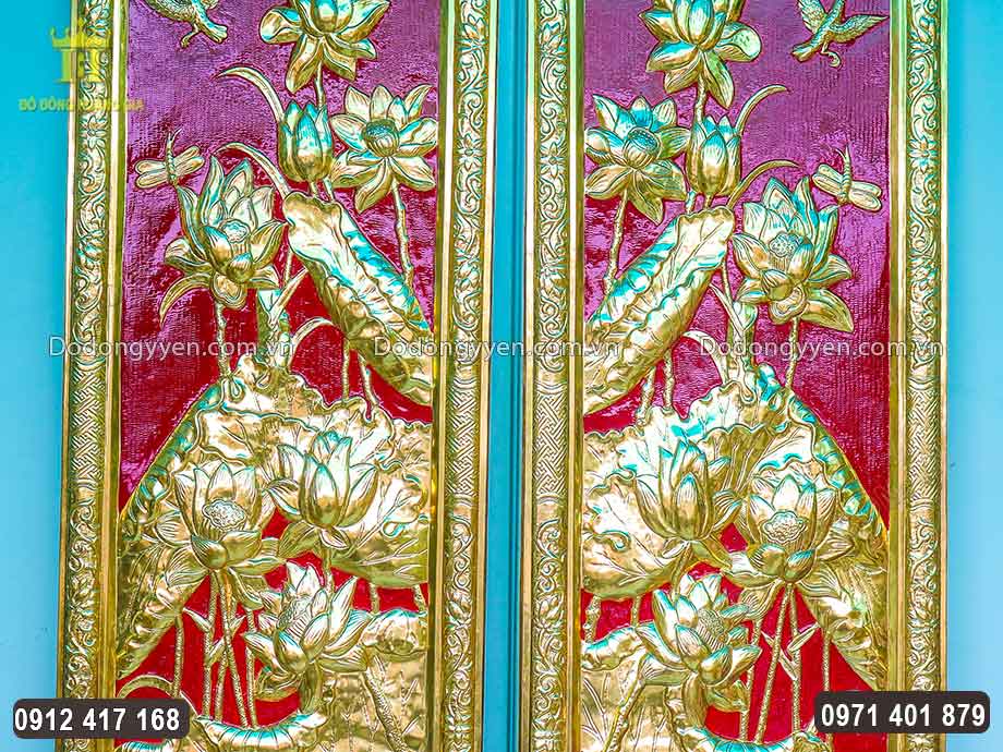 Từng đường n&eacute;t chi tiết tr&ecirc;n vật phẩm được đ&ocirc;i b&agrave;n tay t&agrave;i hoa của c&aacute;c nghệ nh&acirc;n chăm ch&uacute;t tỉ mỉ