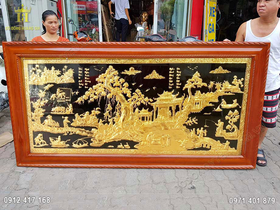 Bức tranh đồng qu&ecirc; được chế t&aacute;c bằng đồng v&agrave;ng tấm v&agrave; bề mặt mạ v&agrave;ng 24K cao cấp