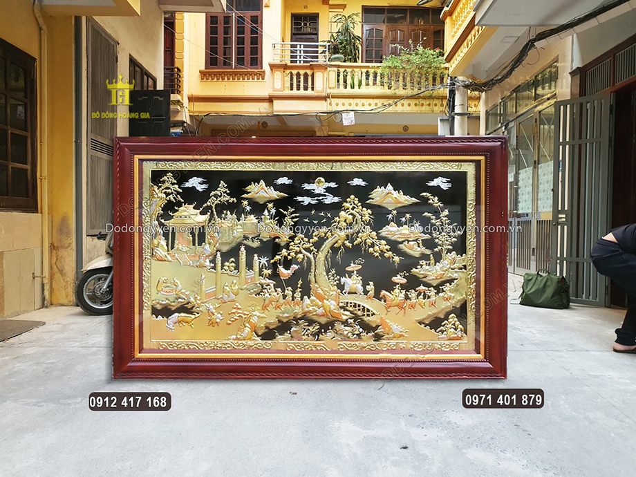 Tranh Vinh Quy B&aacute;i Tổ Bằng Đồng Khảm Tam Kh&iacute; 2M3