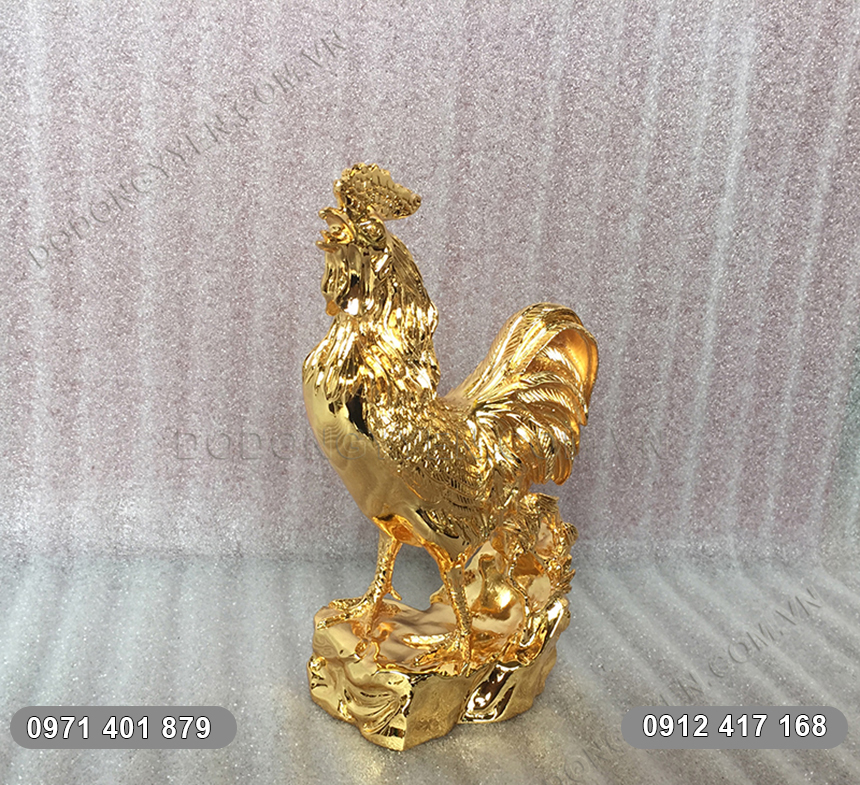 Gà trống phong thủy mạ vàng góc nhìn nghiêng Gà trống phong thủy mạ vàng
