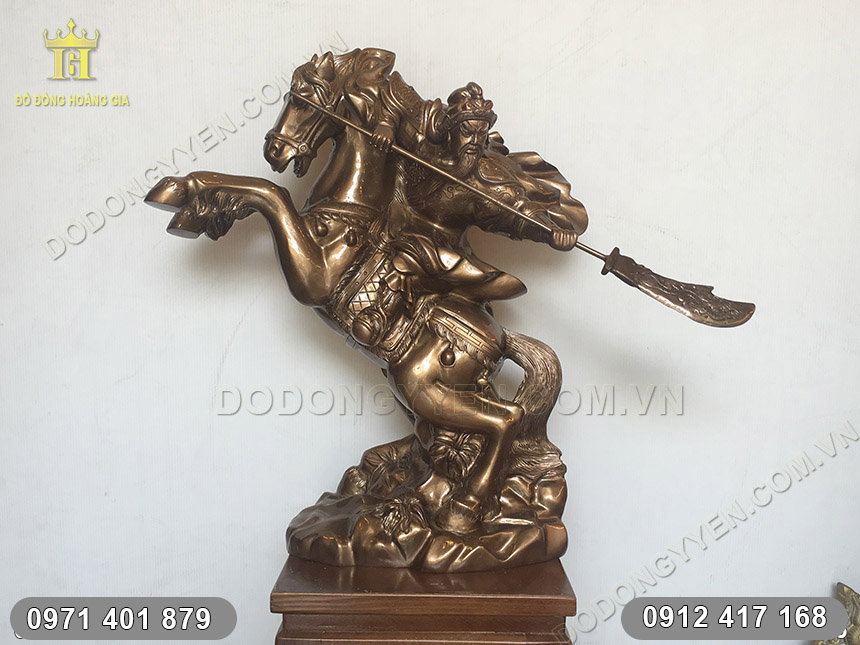 tượng quan vân trường cưỡi ngựa tượng quan vân trường cưỡi ngựa
