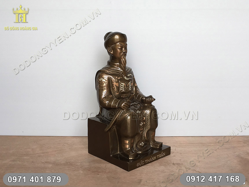tượng cụ Trần Hưng Đạo ngồi ghế tượng cụ Trần Hưng Đạo ngồi ghế