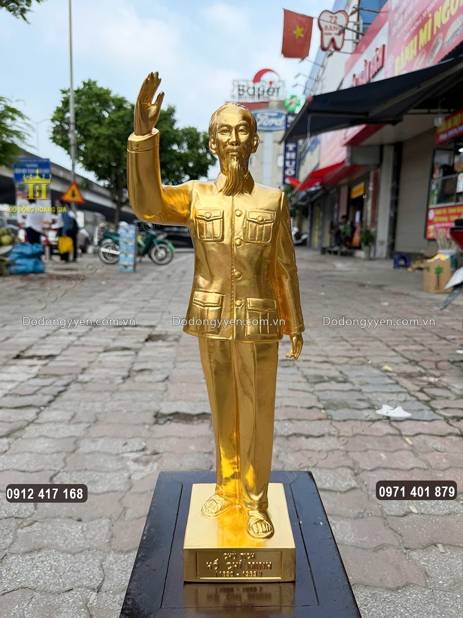 Tượng B&aacute;c Hồ Đứng Vẫy Tay Bằng Đồng D&aacute;t V&agrave;ng 24K