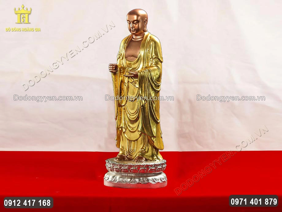 Tượng Đại Hiếu Mục Kiền Li&ecirc;n Đứng Đ&agrave;i Sen D&aacute;t V&agrave;ng D&aacute;t Bạc