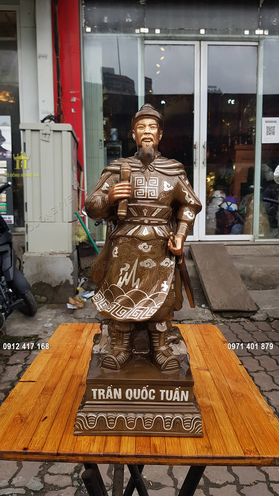 Tượng Đồng Trần Hưng Đạo Cầm Cuốn Thư Đẹp