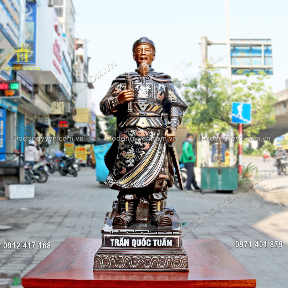 Tượng đồng Trần Quốc Tuấn khảm tam kh&iacute; l&agrave; d&ograve;ng sản phẩm được nhiều kh&aacute;ch h&agrave;ng lựa chọn