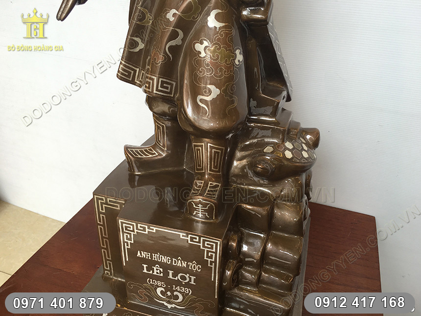 tượng đồng L&ecirc; Lợi