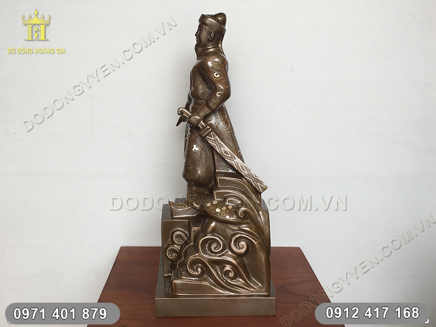 tượng đồng L&ecirc; Lợi