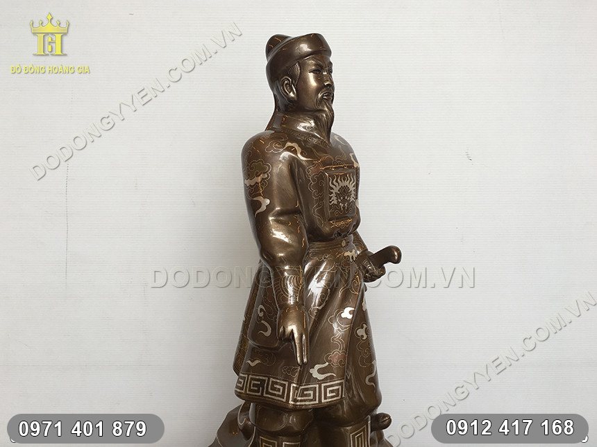 tượng đồng L&ecirc; Lợi