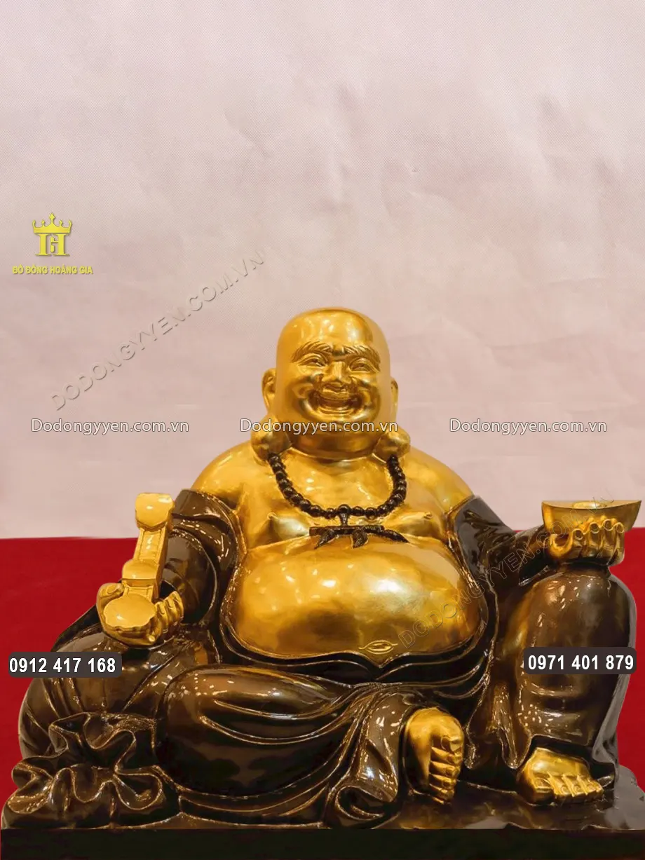 Tượng Phật Di Lặc Nâng Quyền Trượng Cầm Thỏi Tiền Dát Điểm Vàng 9999